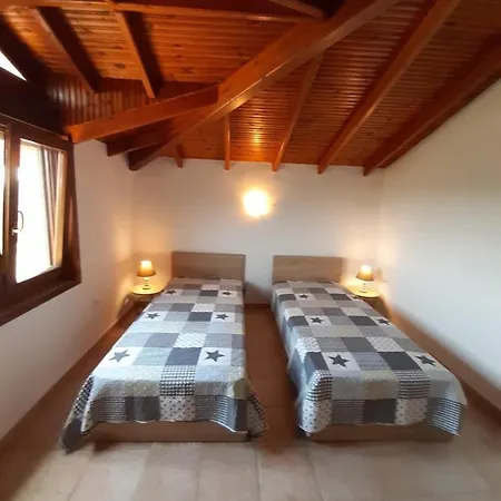 Spacious Near Thessaloniki Villa Agia Triada (Thessaloniki)